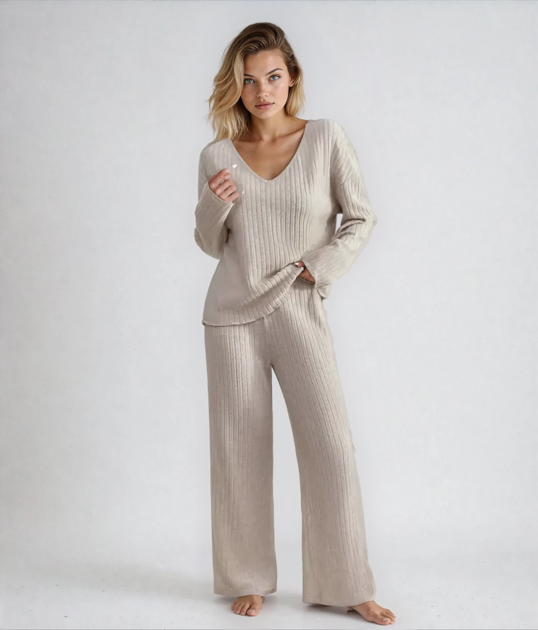 Vivienne - Set din două piese cu pantaloni drepți și top cu decolteu în V