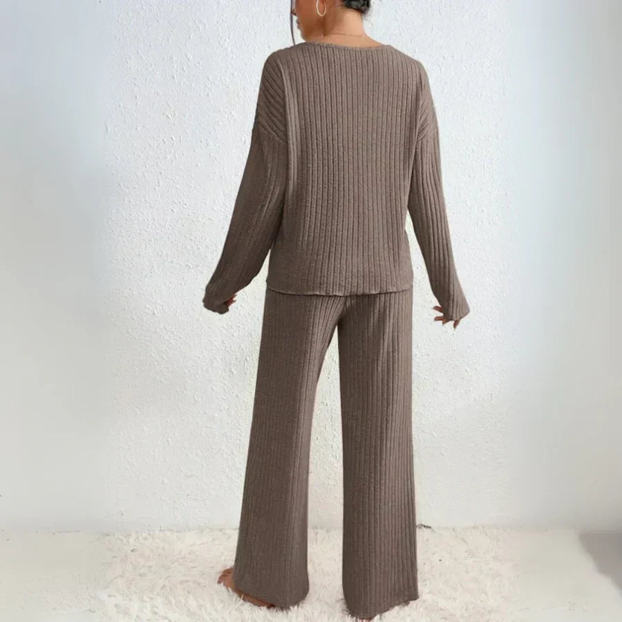 Vivienne - Set din două piese cu pantaloni drepți și top cu decolteu în V