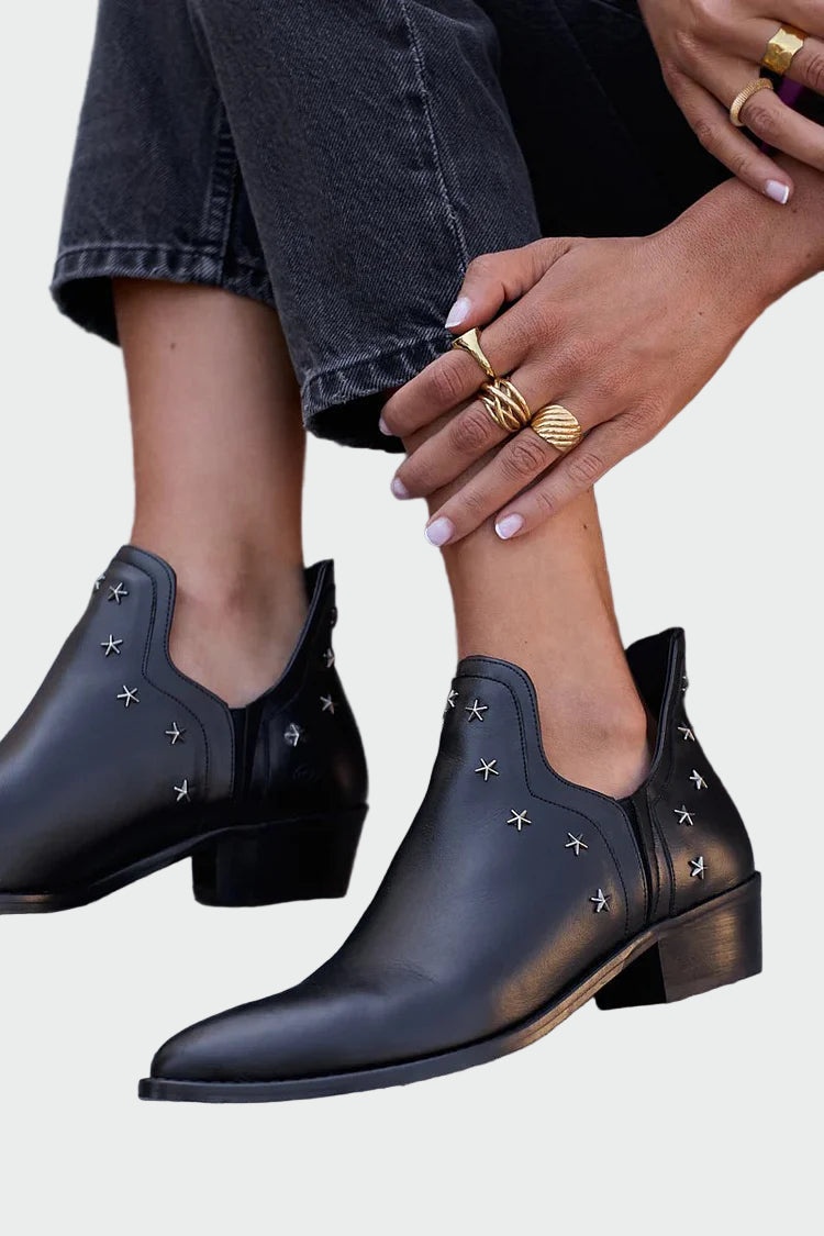 Botine cu detalii de stea