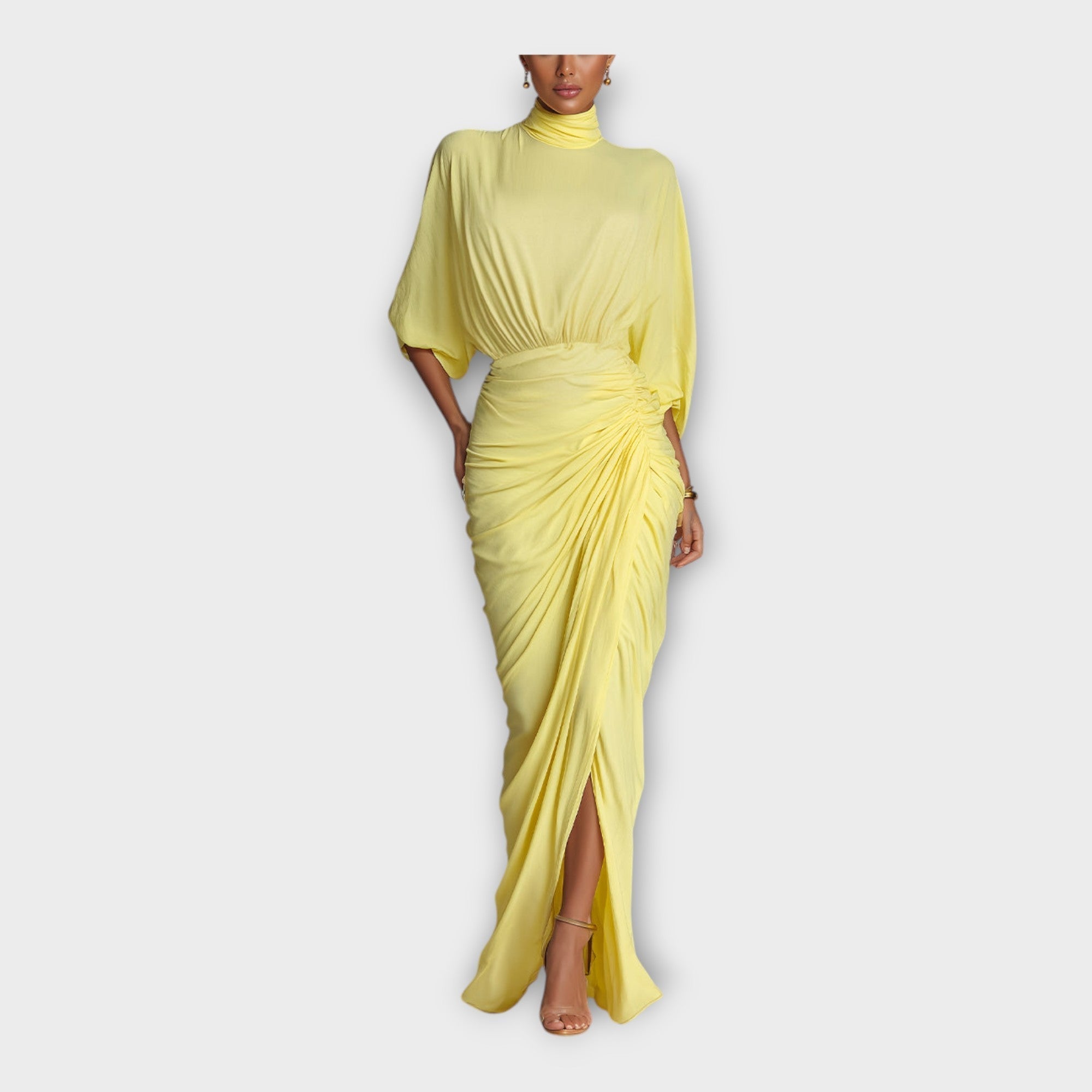Rochie lungă cu pliuri elegante și design rafinat