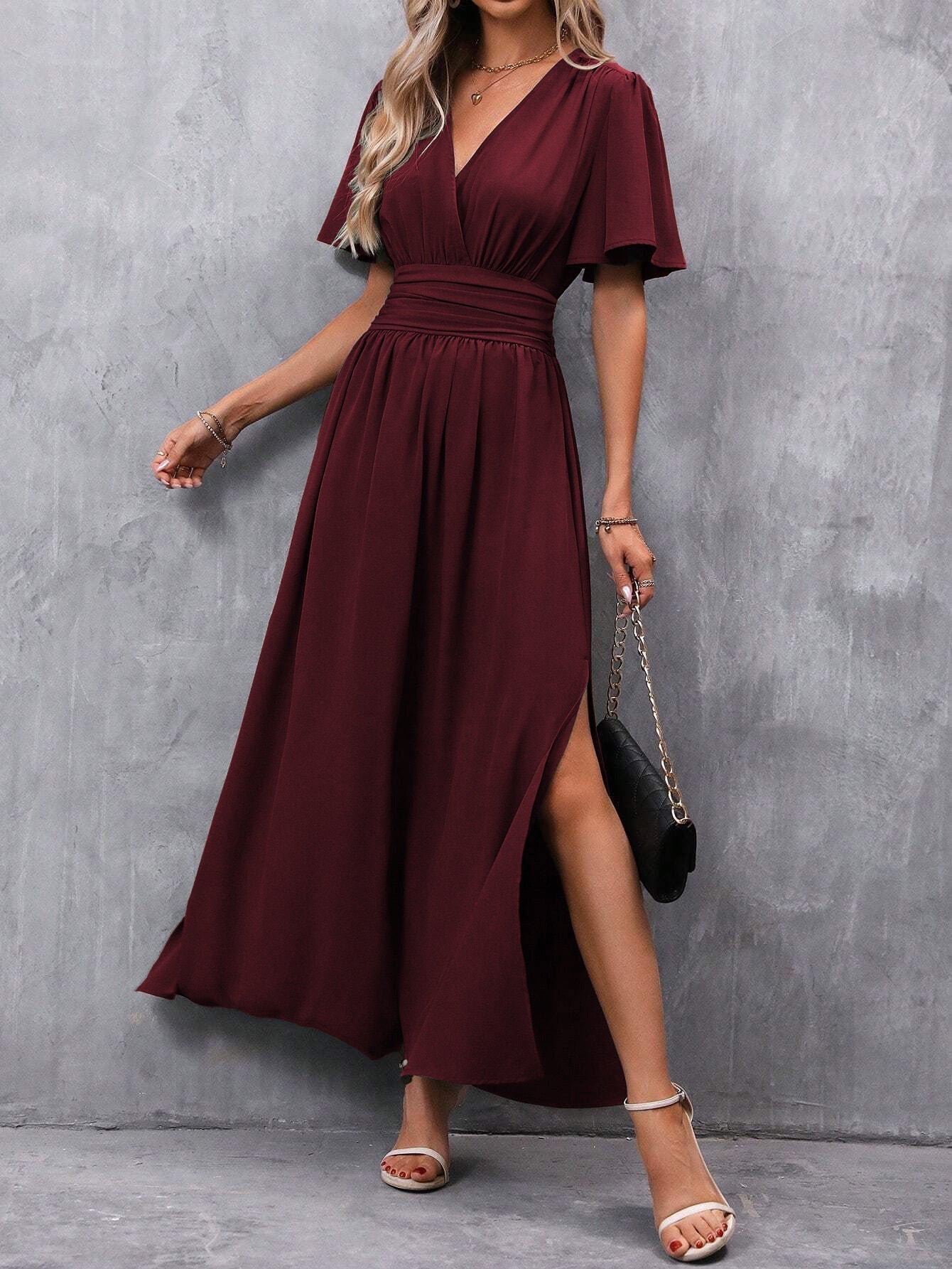 Eterna | Rochie Lungă Elegantă Neagră cu Decolteu în V, Mâneci Transparente și Fanta