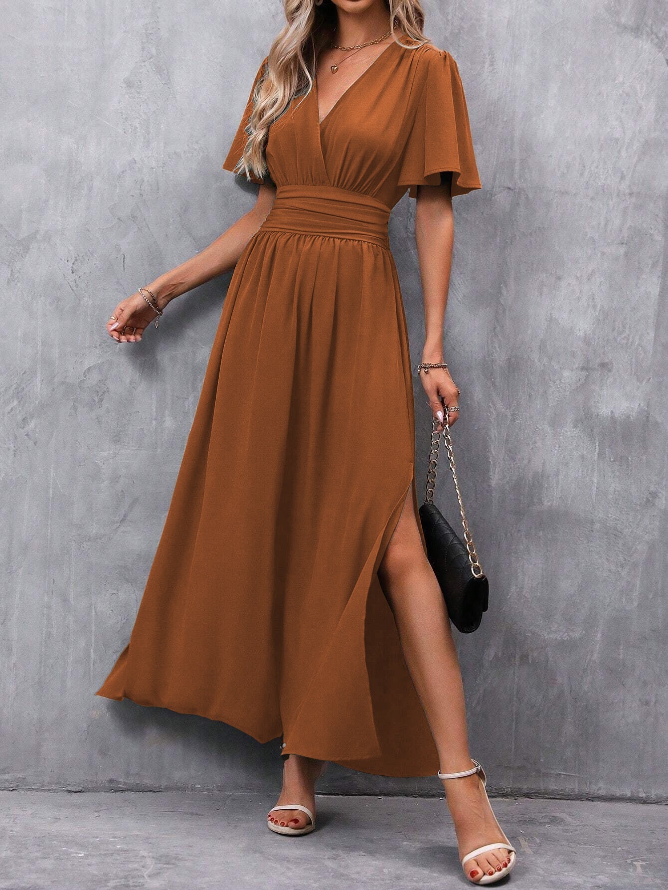Eterna | Rochie Lungă Elegantă Neagră cu Decolteu în V, Mâneci Transparente și Fanta