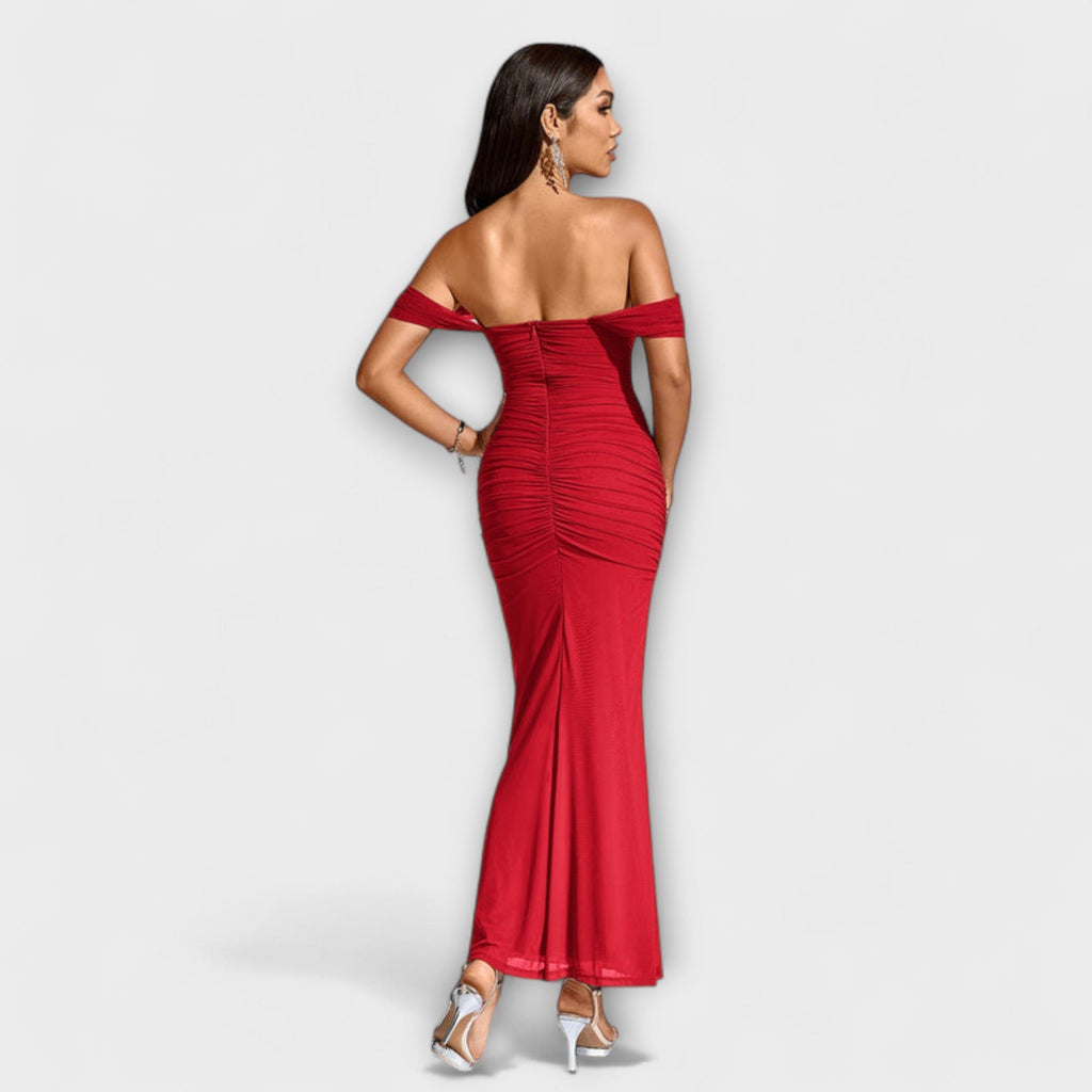 Rochie Bodycon cu umeri descoperiți și volane
