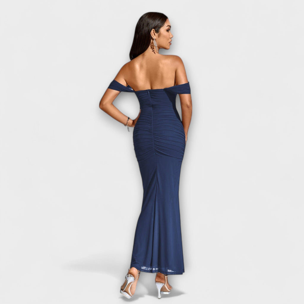 Rochie Bodycon cu umeri descoperiți și volane