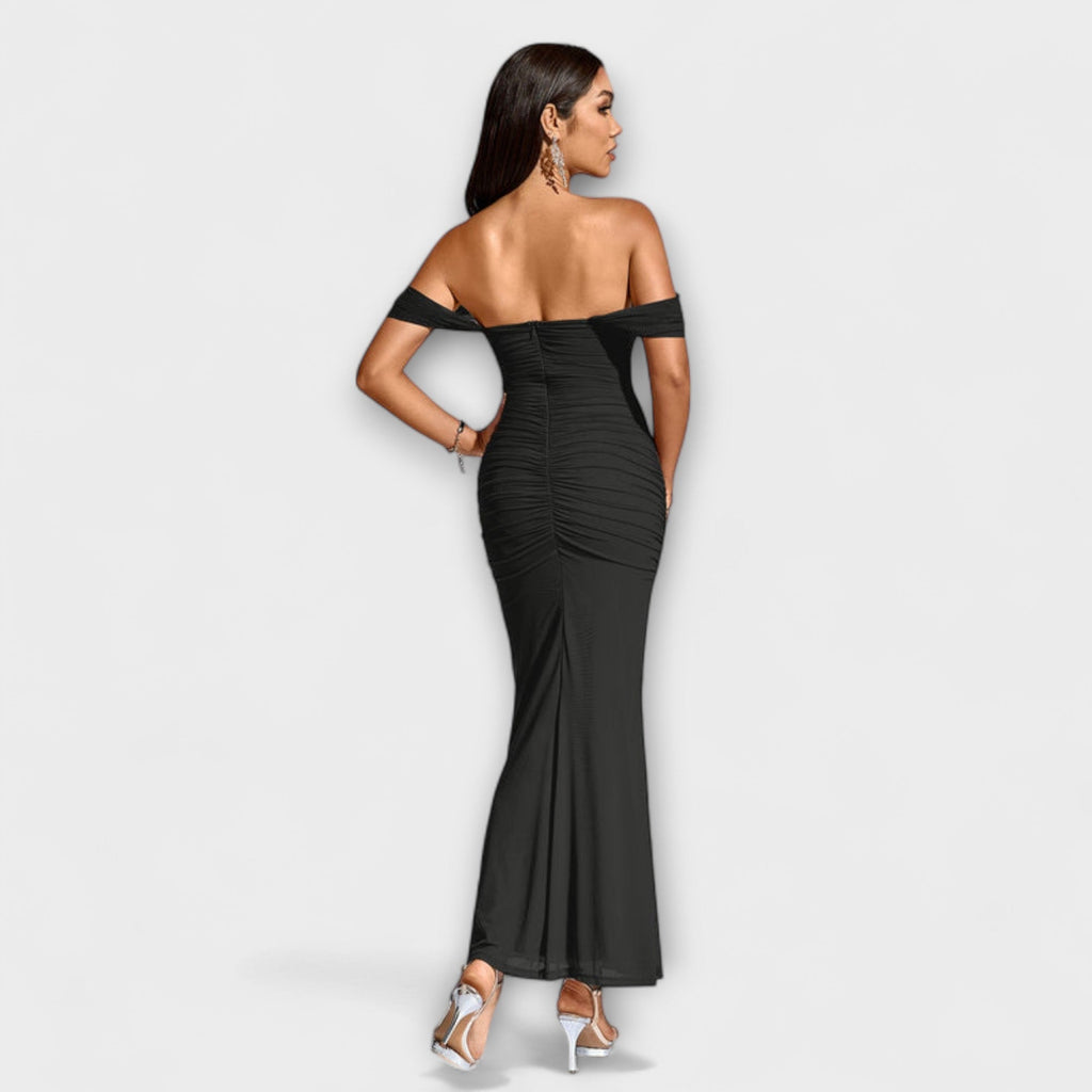 Rochie Bodycon cu umeri descoperiți și volane