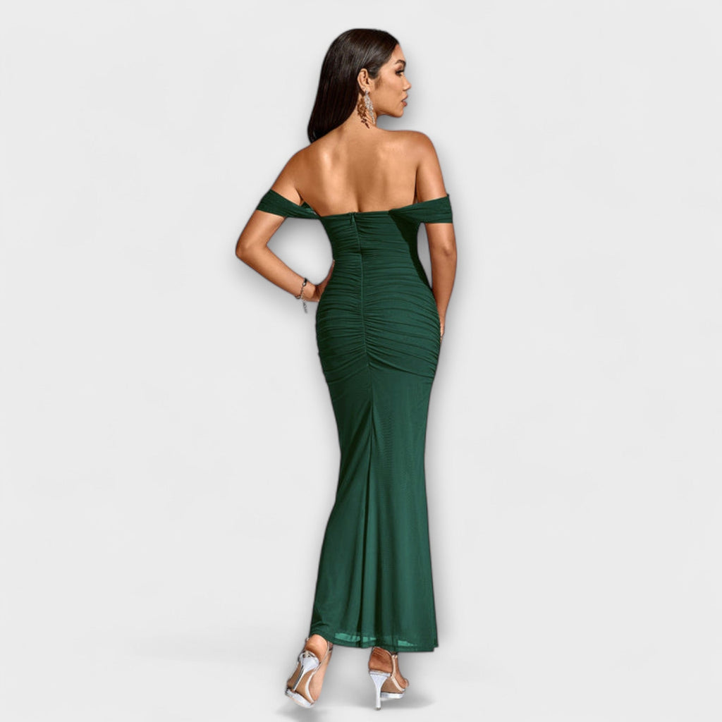 Rochie Bodycon cu umeri descoperiți și volane