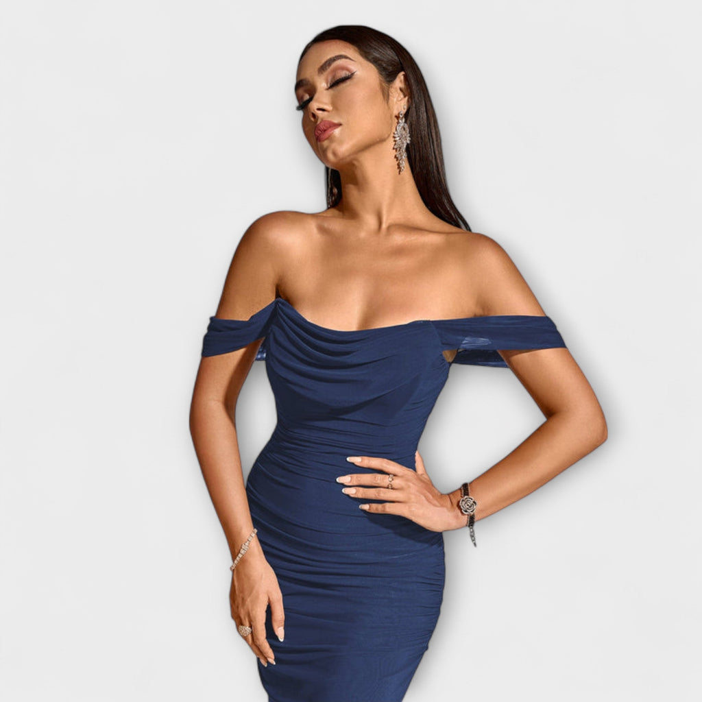 Rochie Bodycon cu umeri descoperiți și volane