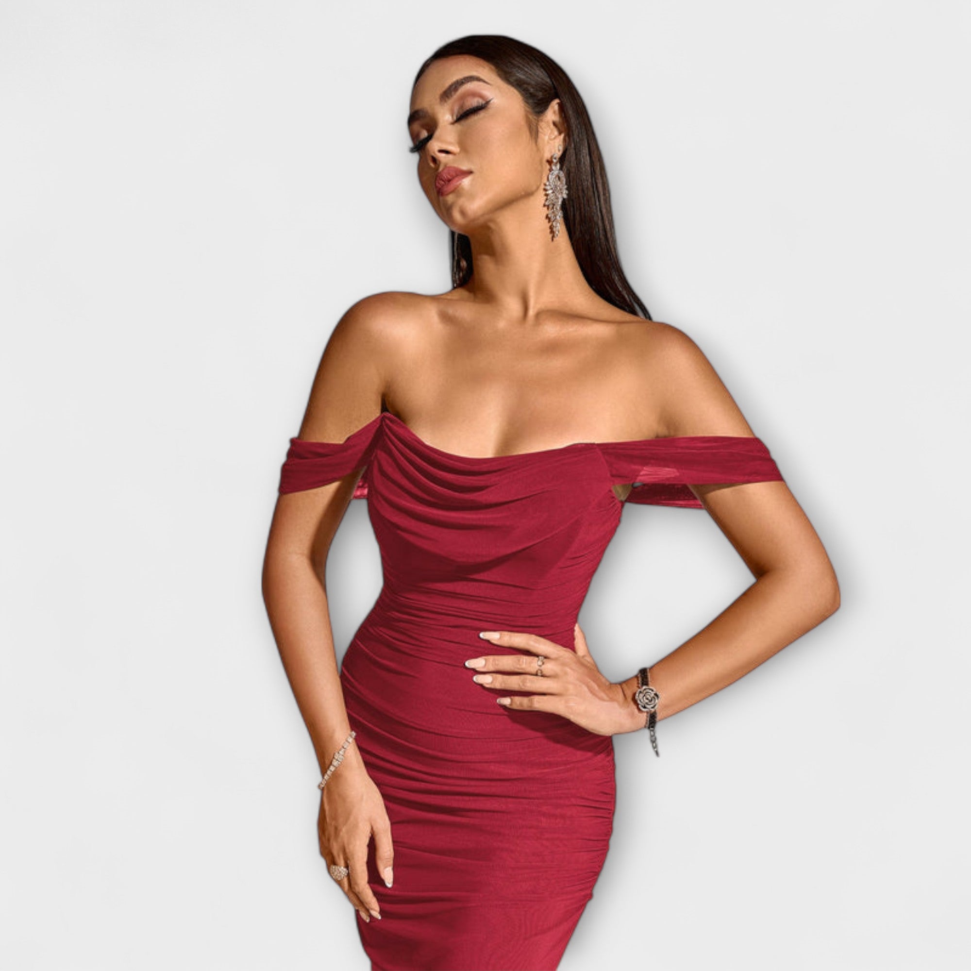 Rochie Bodycon cu umeri descoperiți și volane