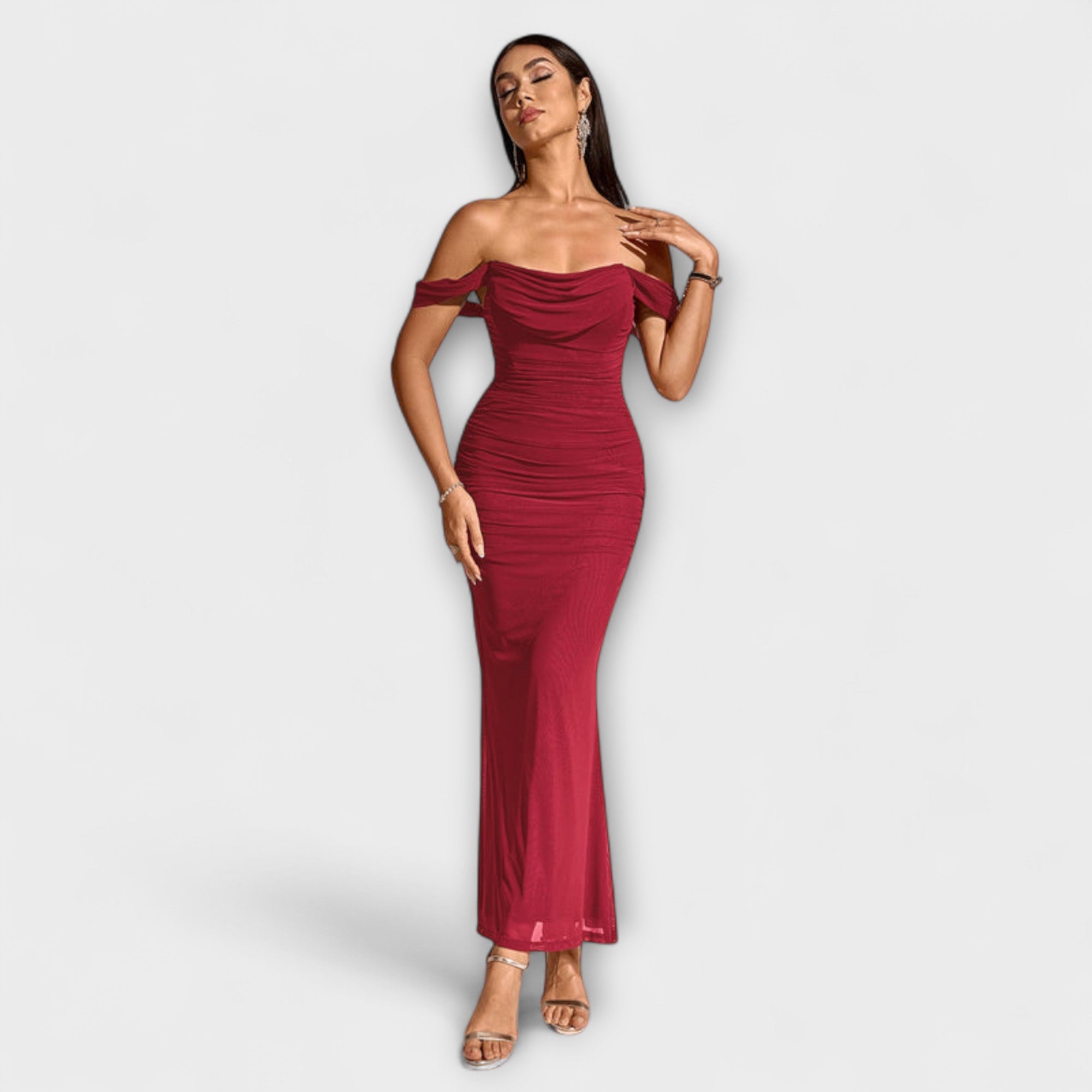 Rochie Bodycon cu umeri descoperiți și volane