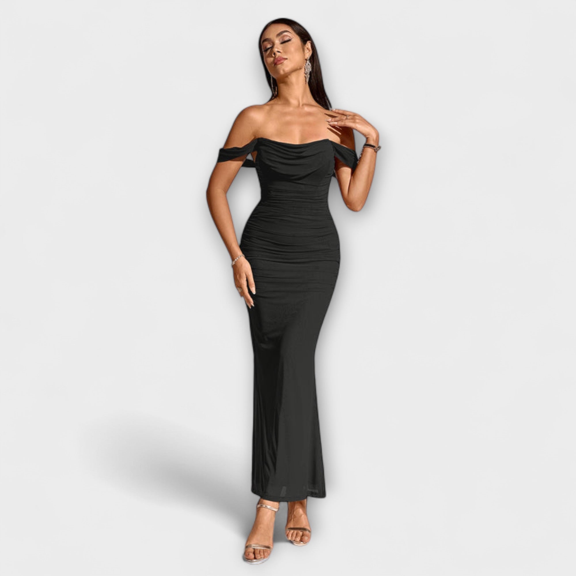 Rochie Bodycon cu umeri descoperiți și volane