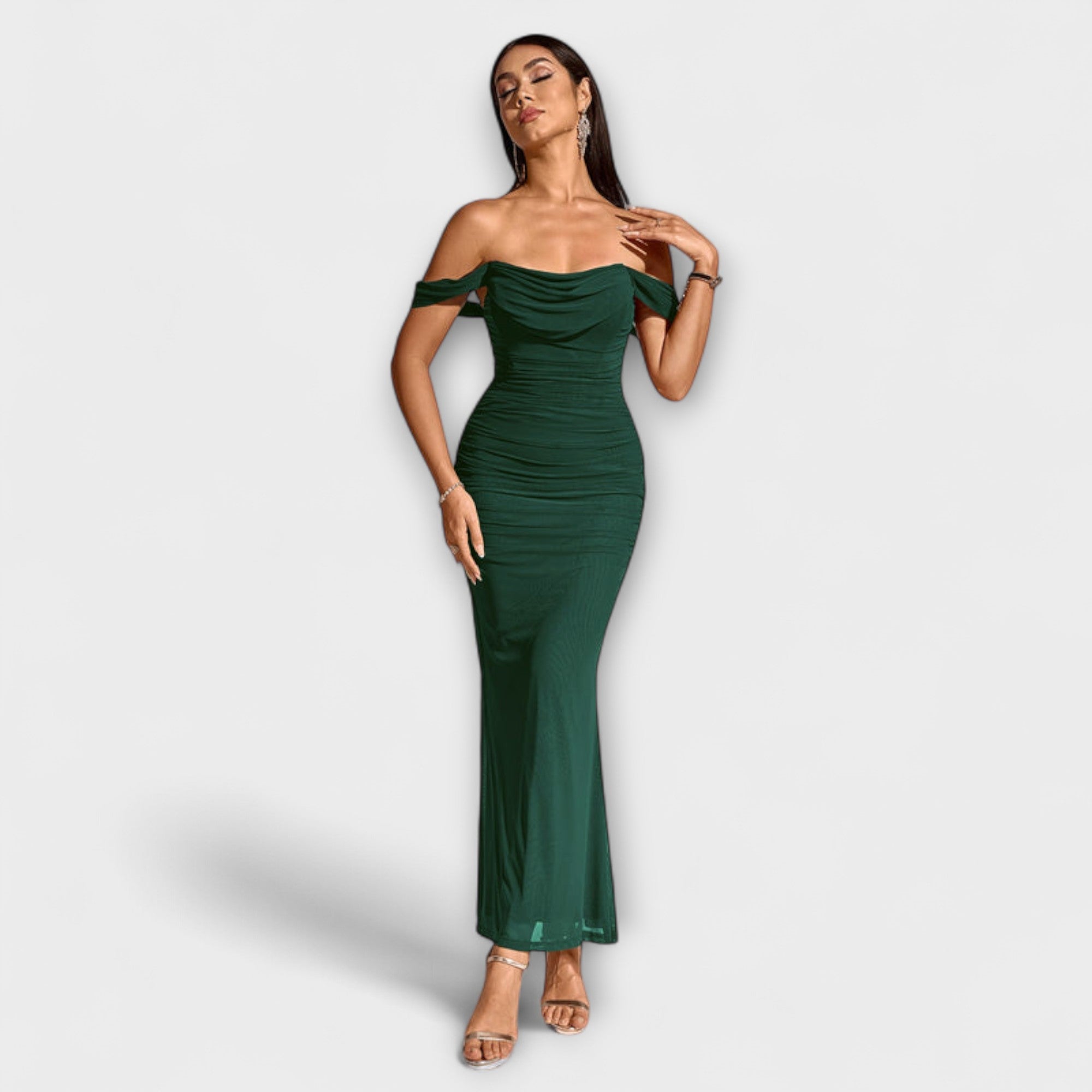Rochie Bodycon cu umeri descoperiți și volane