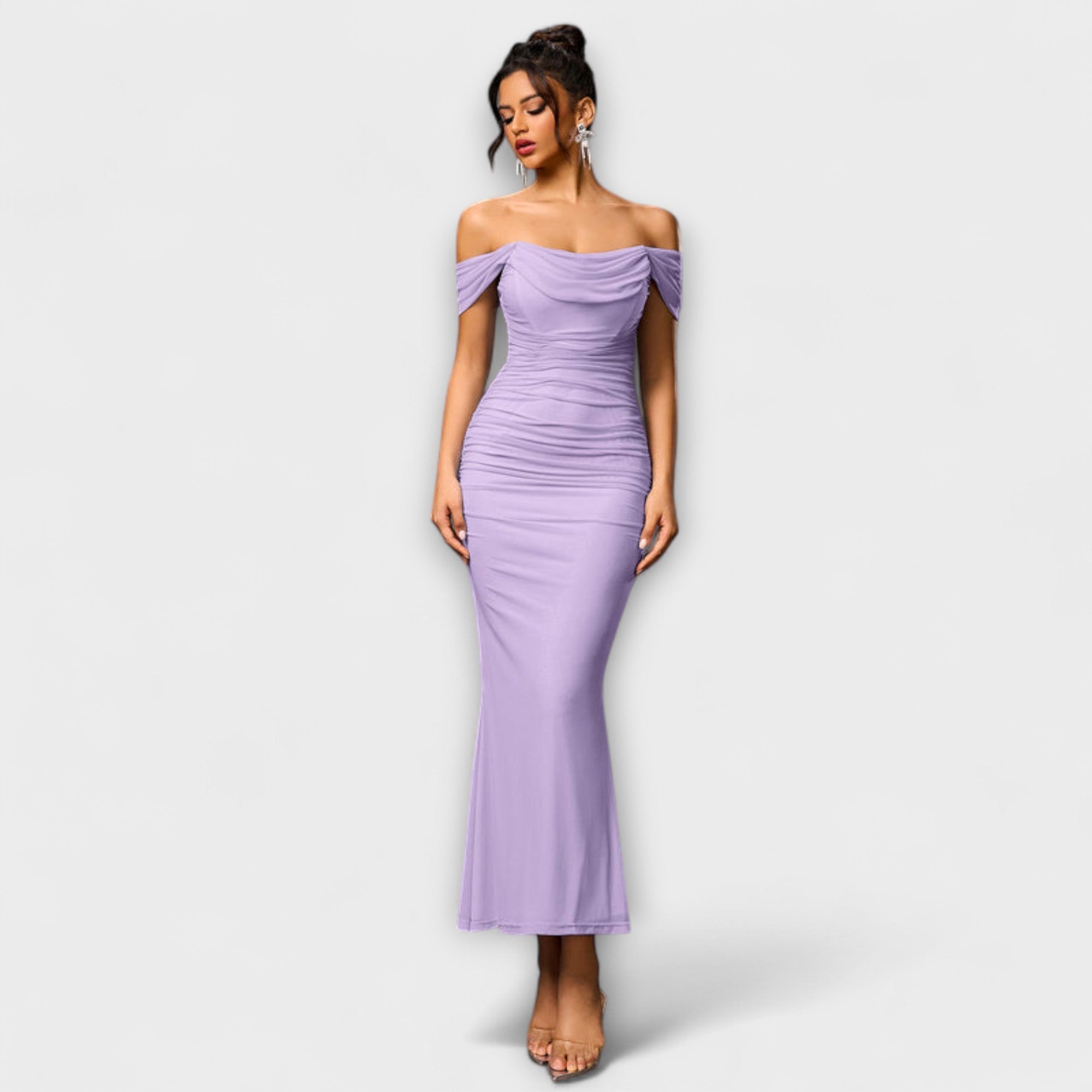Rochie Bodycon cu umeri descoperiți și volane