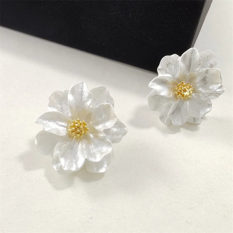 Cercei blommörhängen din acril alb
