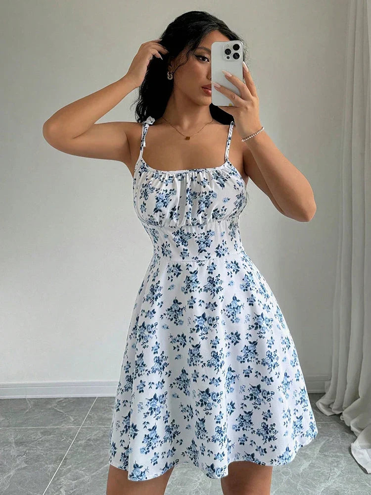 Lara | Rochie scurtă cu bretele fine și imprimeu floral