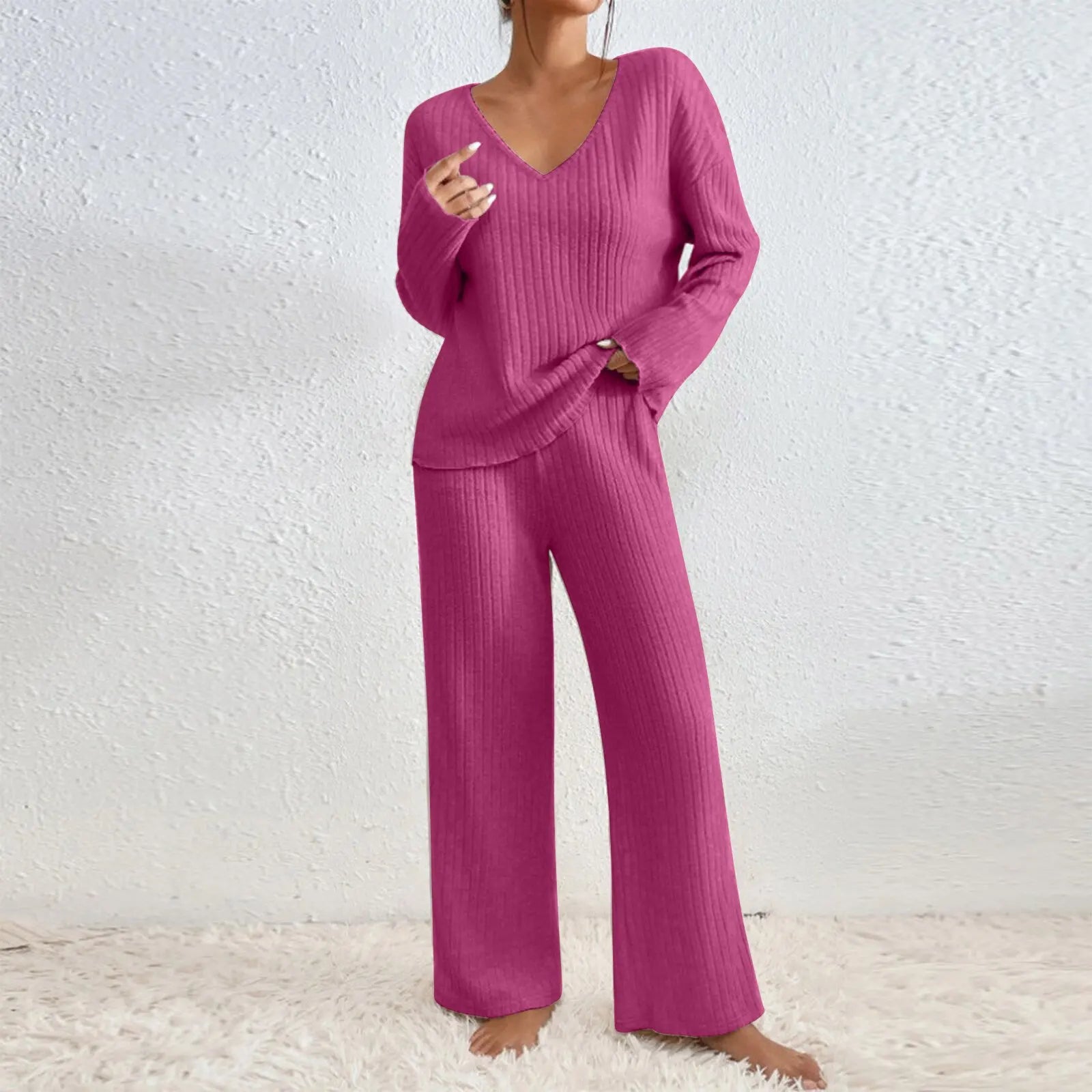 Vivienne - Set din două piese cu pantaloni drepți și top cu decolteu în V