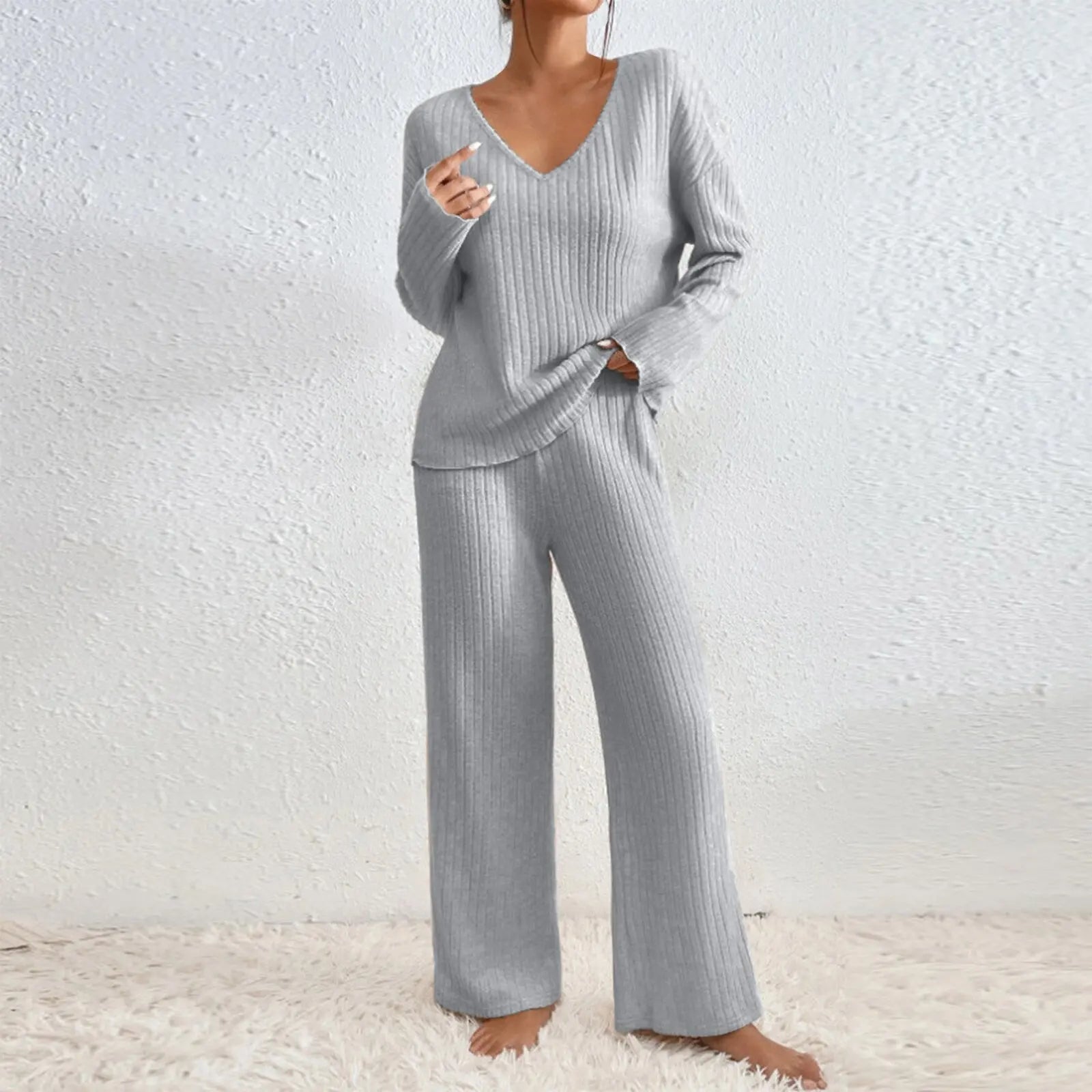 Vivienne - Set din două piese cu pantaloni drepți și top cu decolteu în V