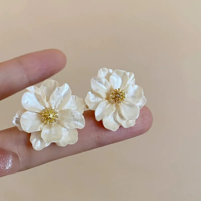 Cercei blommörhängen din acril alb