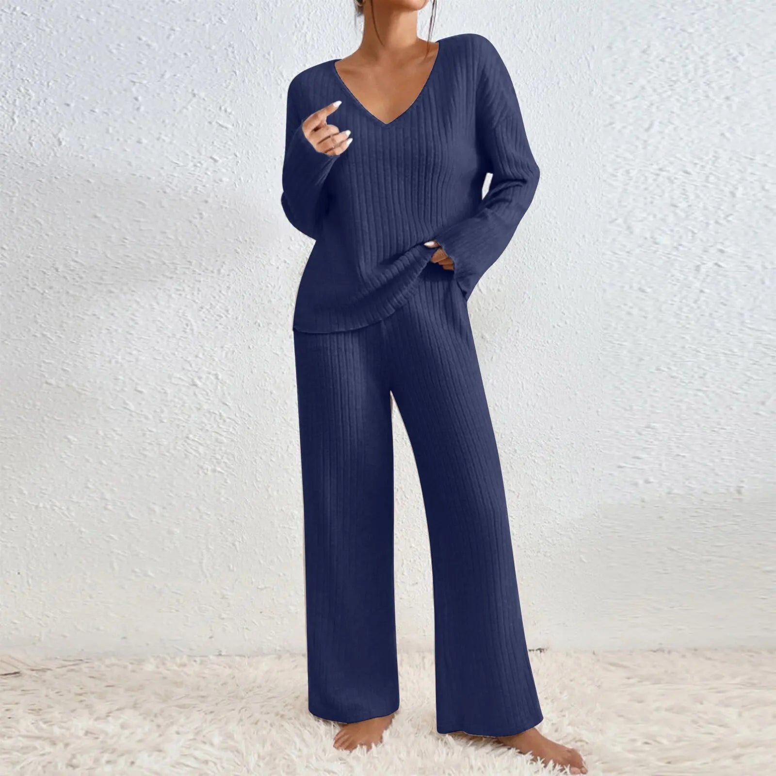 Vivienne - Set din două piese cu pantaloni drepți și top cu decolteu în V