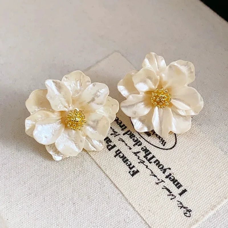 Cercei blommörhängen din acril alb