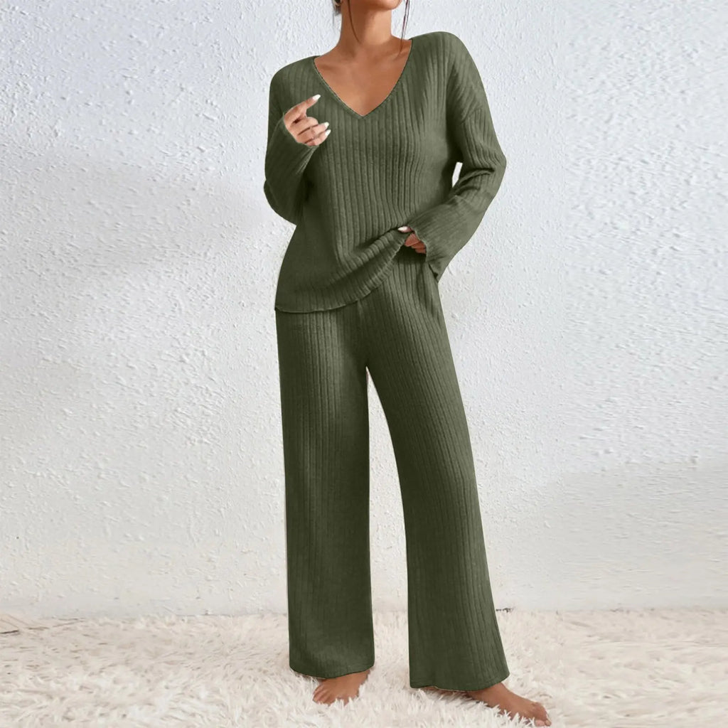 Vivienne - Set din două piese cu pantaloni drepți și top cu decolteu în V