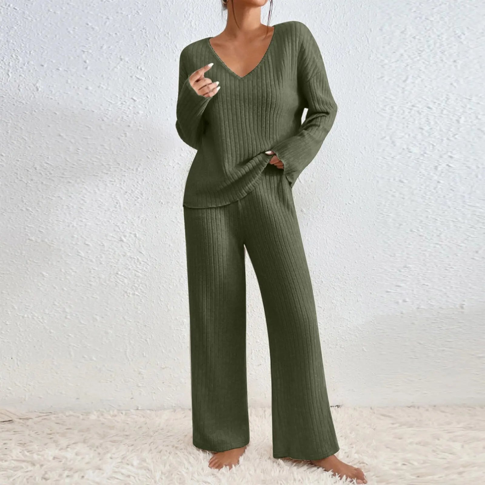 Vivienne - Set din două piese cu pantaloni drepți și top cu decolteu în V