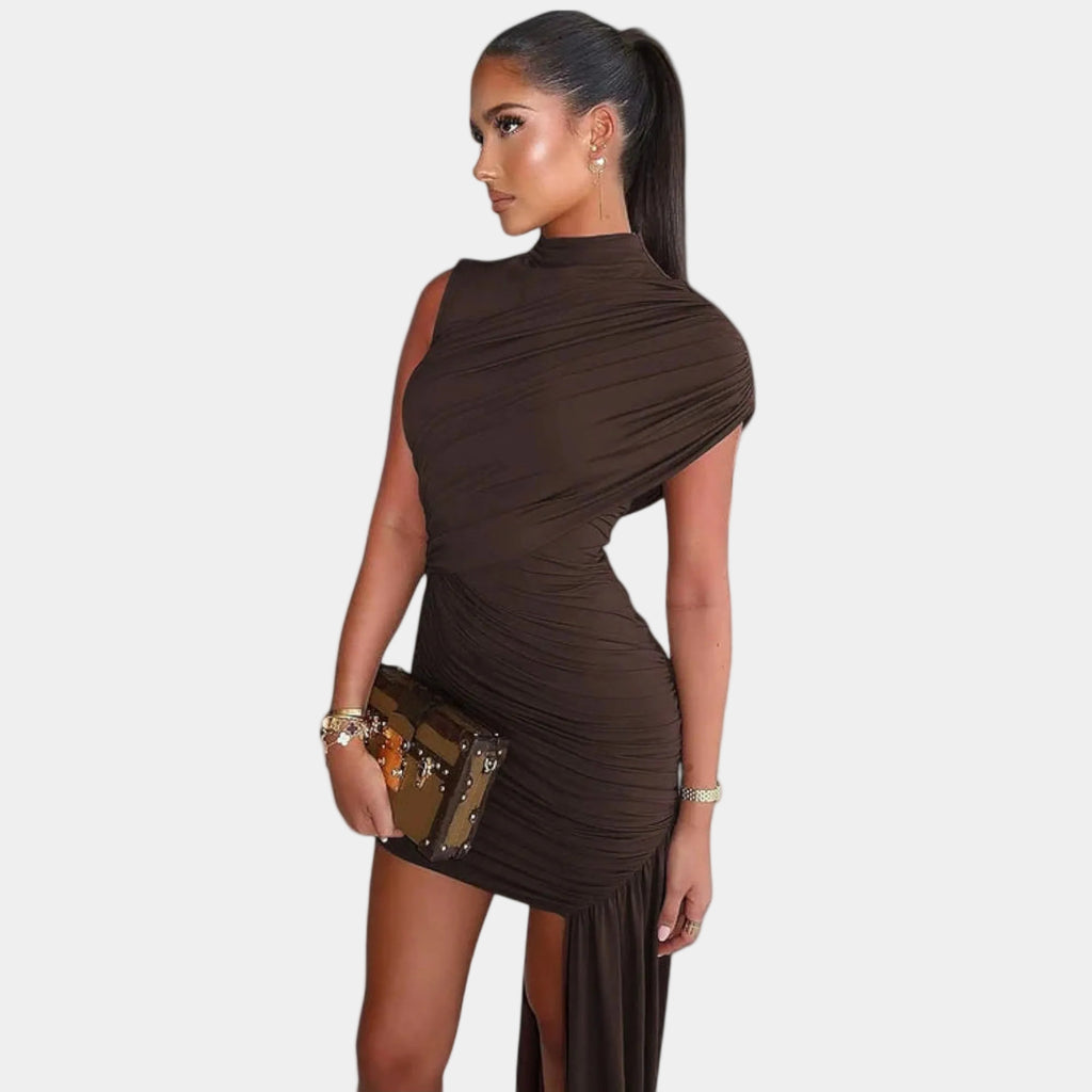 Rochie elegantă, strânsă, cu decolteu rotund și pliuri