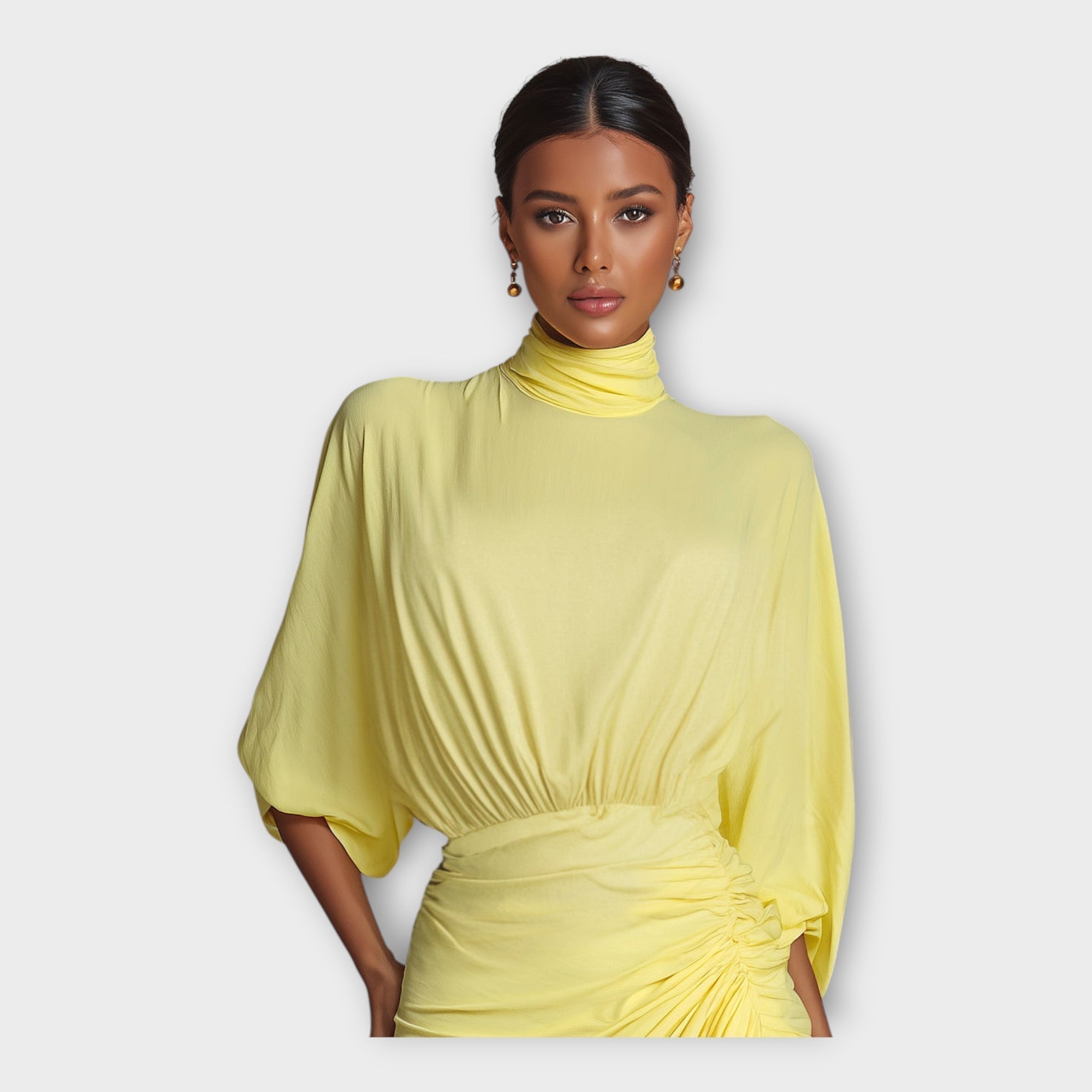 Rochie lungă cu pliuri elegante și design rafinat